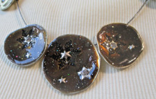 collier  IKITA couleur argent émaux célestes marron cristaux bijou vintage 158