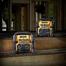 5035048459256 DeWALT DCR020-QW
