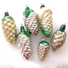 6 anciennes pommes de pin