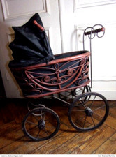 Jouet ancien. Jolie poussette enfant ancienne, années 40/50