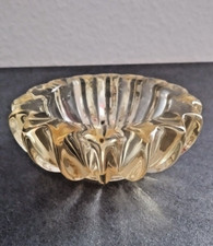 CENDRIER EN VERRE MOULÉ JAUNE CITRINE SIGNÉ Pierre d'AVESN - STYLE ART DÉCO