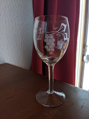 Joli verre gravé - , grappe