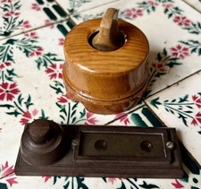 un interrupteur en porcelaine