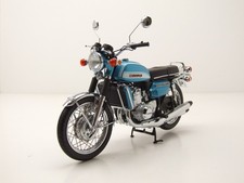 Suzuki GT 750 J 1973 Vert Modèle Moto 1:12 Minichamps