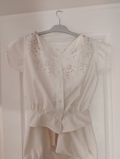 Ancien et superbe haut, corsage, chemisier blanc brodé et sa culotte