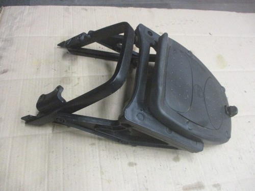 Porte bagage équipé une - porte, d'une