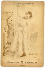 PHOTO CABINET Professeur STEBBING Paris, modèle danseuse robe artiste paravent