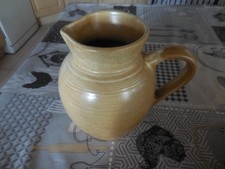 Joli pichet en terre cuite