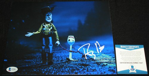Tony hale signed - 8, x
