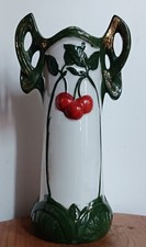 Ancien joli petit vase art nouveau en porcelaine décor Cerises en relief  C85