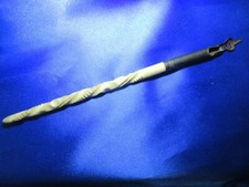 ANCIEN PORTE-PLUME EN OS DE BOVIN SCULPTÉ -