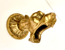 Bec de fontaine en bronze tête de dogue