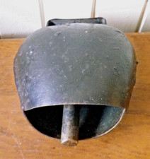 Ancienne sonnaille cloche de vache. Joli son d'alpage