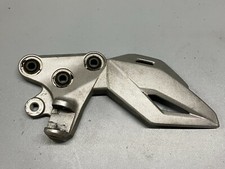 UNE PLATINE AVANT GAUCHE