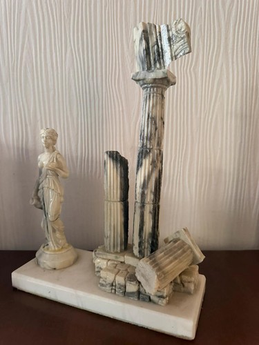 Femme grecque sculpture