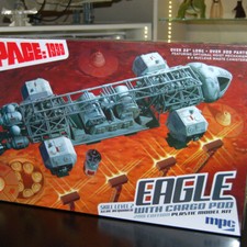 COSMOS 1999 - Maquette plastique SPACE 1999: 22" EAGLE WITH CARGO POD. 56 cm