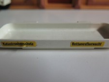 civière avec autocollants