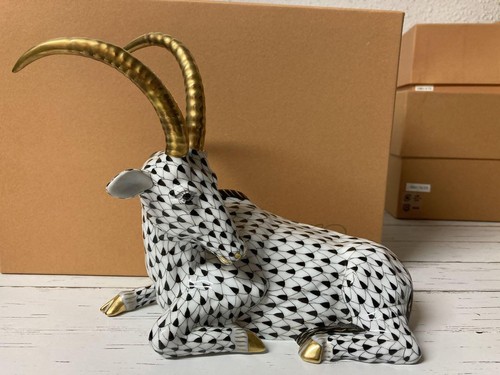 Figurine résille herend - résille,