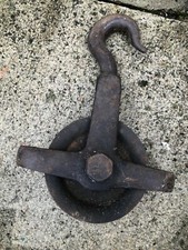 importante Grosse POULIE ancienne d'accrochage..3,5 kg..palan acier..fer