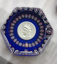 Presse Papier / Sulfure Paperweight  Statue de la Liberté SAINT LOUIS  1986