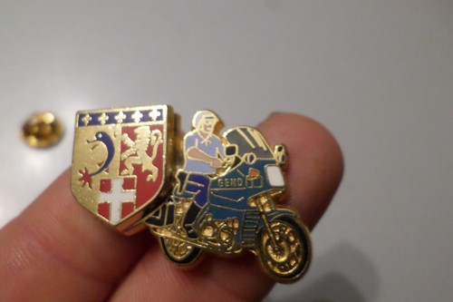 Insigne broche pin - pin, s
