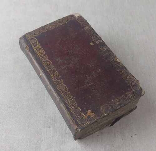 Ancien livre religieux