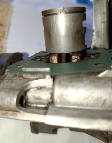 Bas moteur piston - bas,