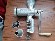 Hachoir à viande, en fonte, vintage avant 1949, avec manivelle manche en bois