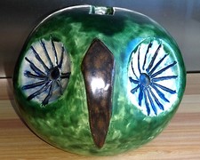 ANCIENNE TIRELIRE EN CERAMIQUE ZOOMORPHE " CHOUETTE " signée ODILE  CALEIDOSCOPE