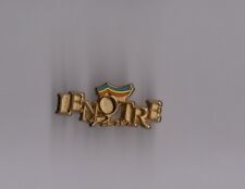 pin's patisserie Lenôtre (zamac doré double attache) longueur: 3 cm