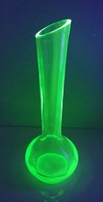ancien vase portieux ouraline manganese verre vert art deco uranifere 1900 