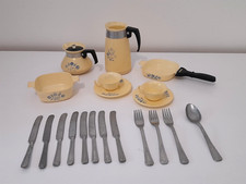 ancienne dinnette jouet des années 1950 et 1970