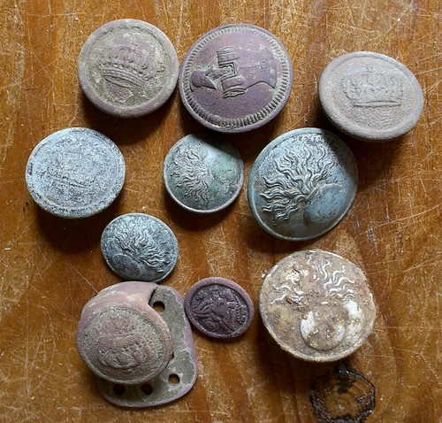 Lot boutons militaires anciens - militaires,