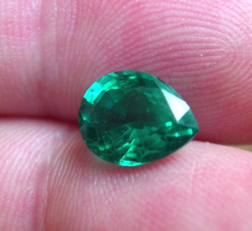 Emeraude hydrothermale poire - ,