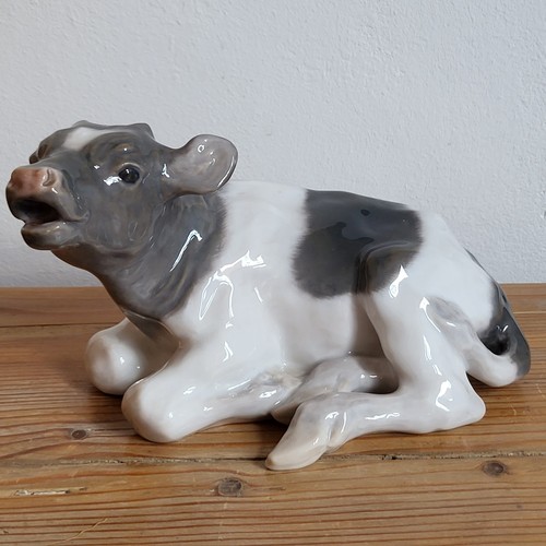 Figurine veau couché signé - figurine,