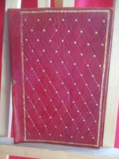 Liseuse vintage en cuir rouge