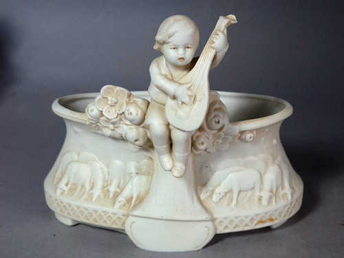 Ancienne jardinière sujet