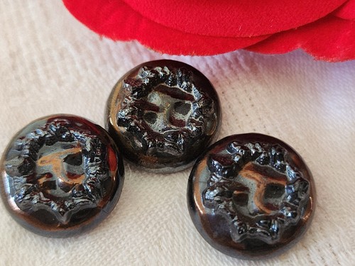 Trio boutons anciens verre - en,