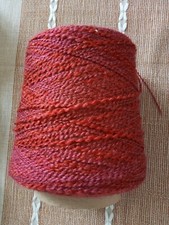 1 petite Bobine de Fil à Tricoter Fantaisie Tons Rouge orangé et Rose (560g)