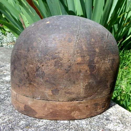 Ancienne forme chapeau en - À,
