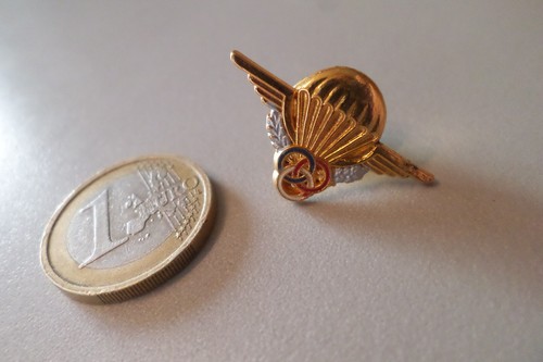 Pin broche badge - s, insigne