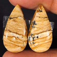 Paire de pierres précieuses