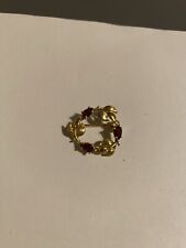 Broche plaquée or grenat