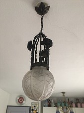 Lustre suspension en fer forgé et globe en verre