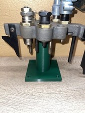 Support vert foncé pour