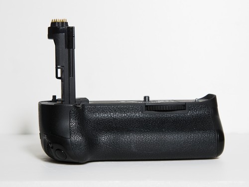 Original battery grip e11 - battery, bg-e11