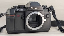 Reflex argentique Nikon F301 (vendu sans objectif) avec sangle