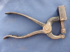 Ancien Outil AGRAFEUSE cuir