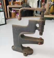 Ancien emboutisseur de cordonnier , presse en fonte  Daudé N° 10 - cuir, outils