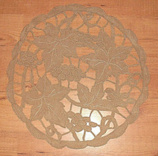 Ancien dessus de coussin napperon en lin décor de vigne